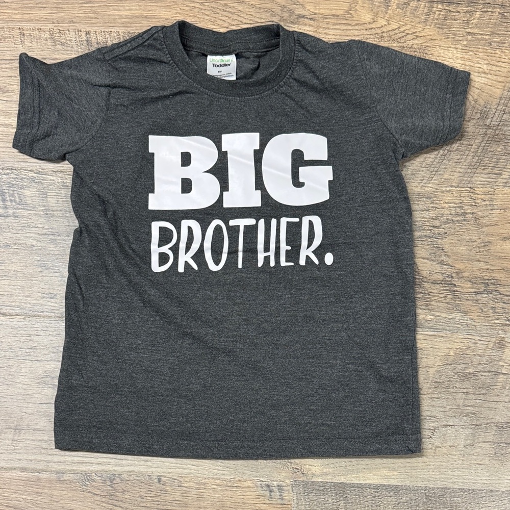 Big Brother tee in dark gray size 6T